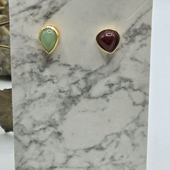 "5/$25" Mismatched Goldtone Green Jade Colored/Burgundy Teardrop Stud Earrings - Picture 2 of 6